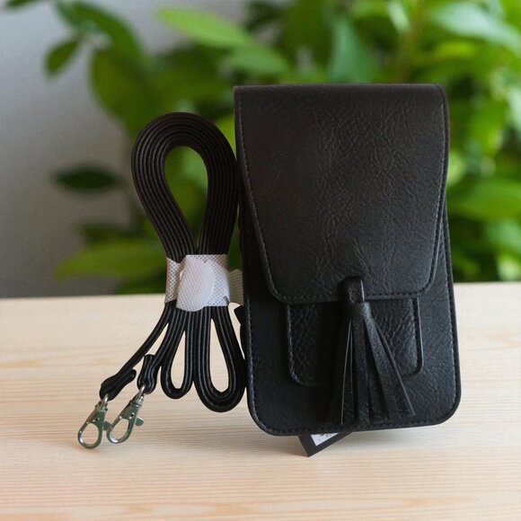 K. Carroll Accessories Harper Crossbody - Black -Great to carry essentials! - Picture 2 of 12